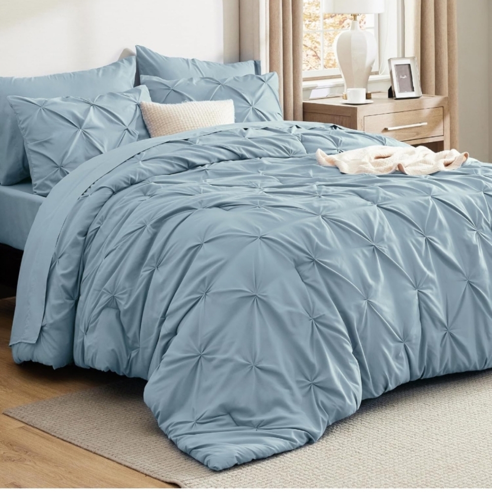 Bedsure Bed In Bag Queen Comforter Set 7 Piece. Pintuck, Gentlesoft. Light Blue
